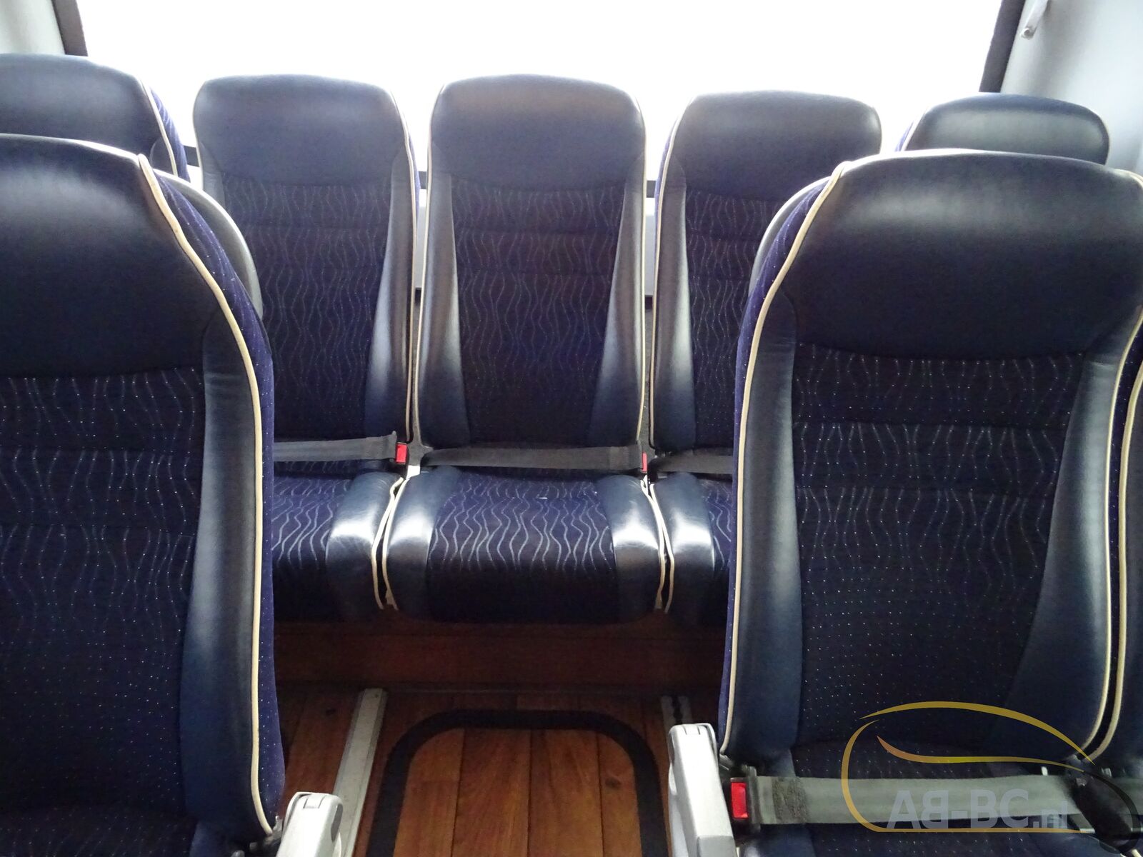 coach-bus-MAN-R08-Lions-Coach-59-Seats-EURO-6-6-wheelchair-places---1675763528483458303_orig_36be550c54156f54235a2bbfac946629--23020711482134347500