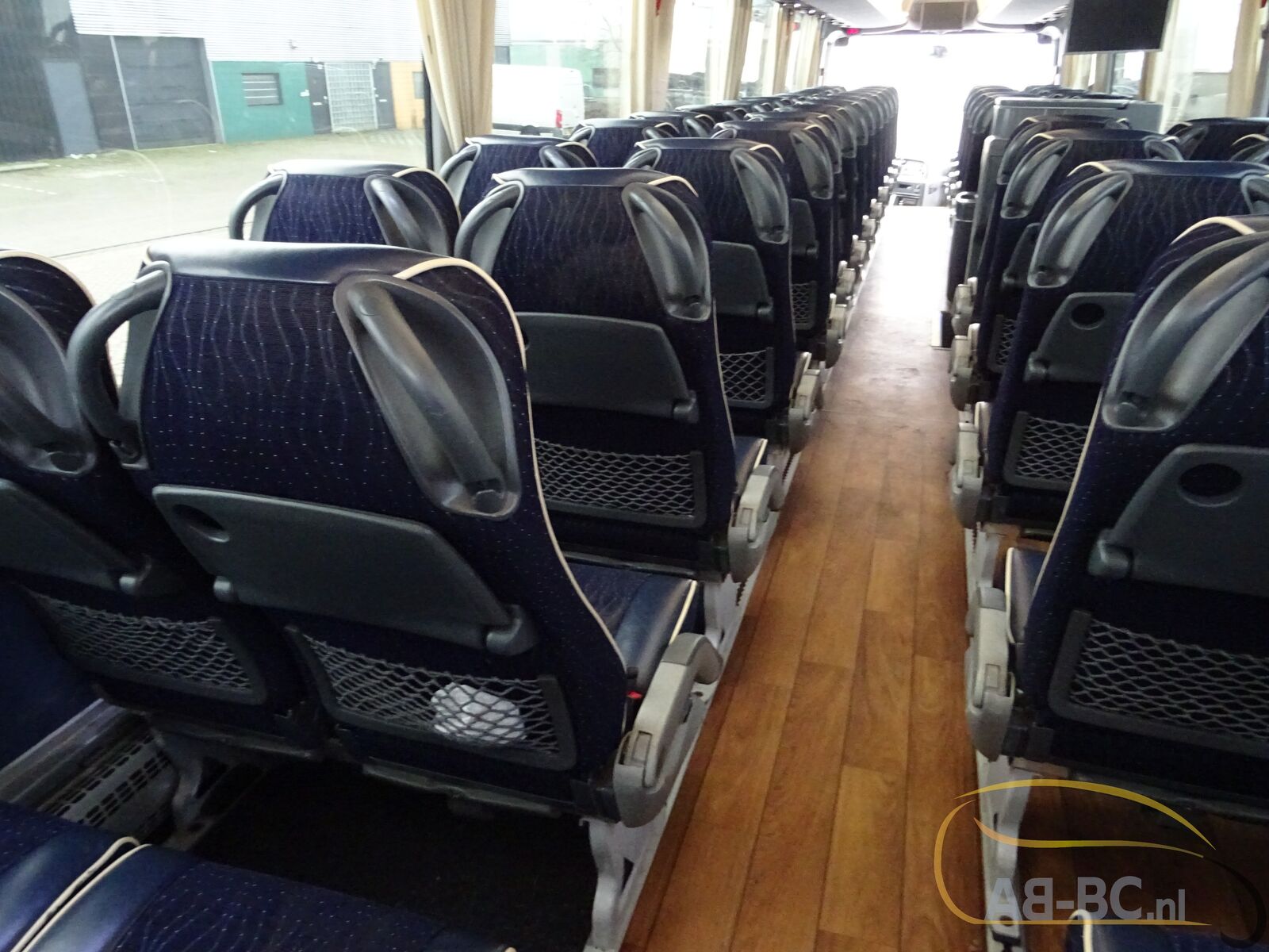 coach-bus-MAN-R08-Lions-Coach-59-Seats-EURO-6-6-wheelchair-places---1675763539971256600_orig_56b5e663f4a92dc36c21cae1356b2794--23020711482134347500